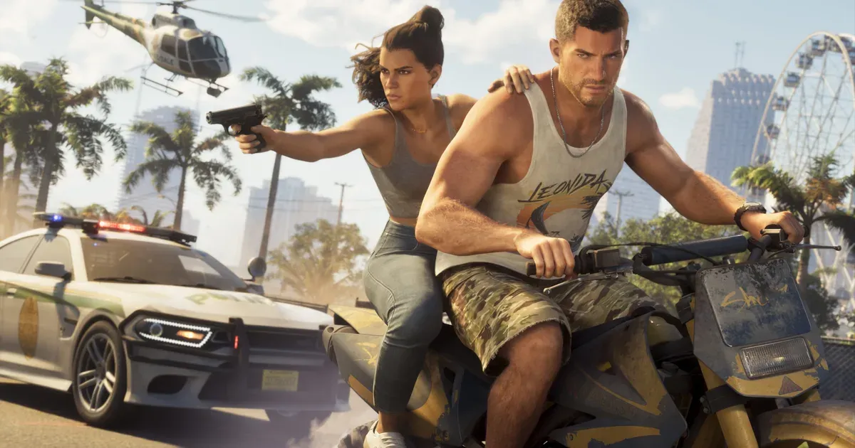 Jason Duval e Lucia Caminos fugindo de moto enquanto Lucia atira de volta contra uma viatura e um helicóptero da polícia em perseguição em Vice City